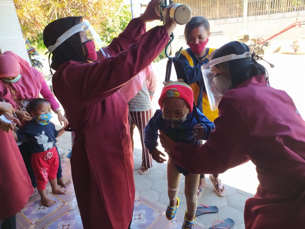 POSYANDU UNTUK MEMANTAU TUMBUH KEMBANG BALITA